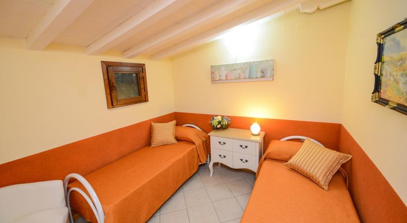 Villa Garuti Village Padenghe sul Garda Bilik gambar