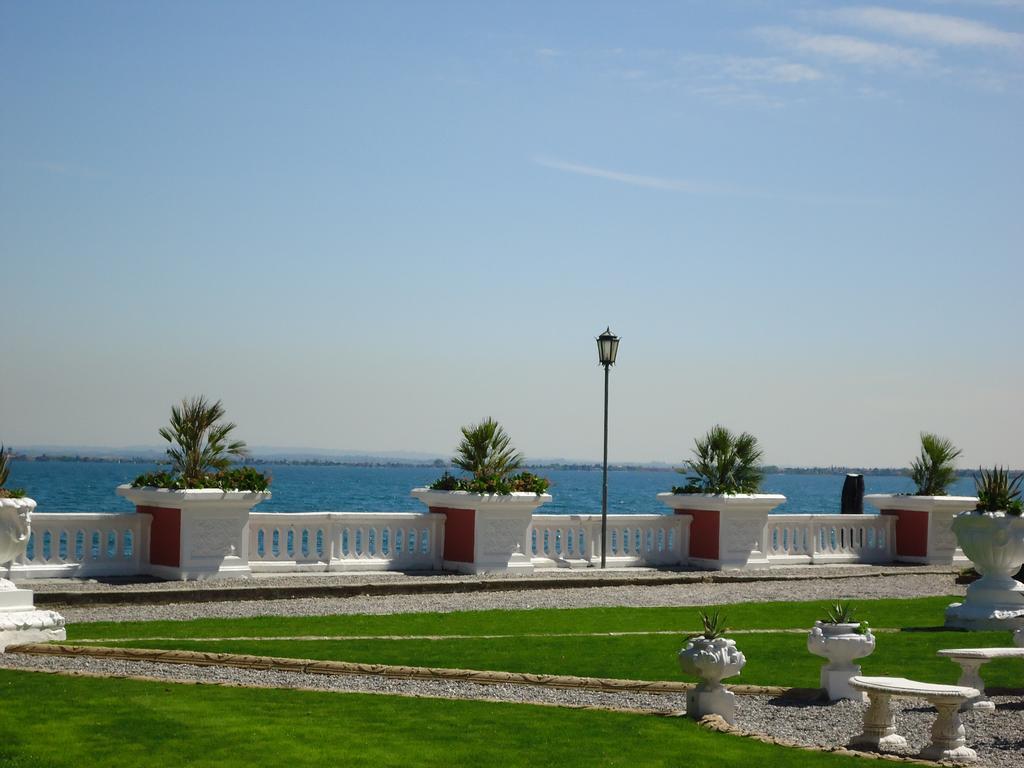 Villa Garuti Village Padenghe sul Garda Luaran gambar