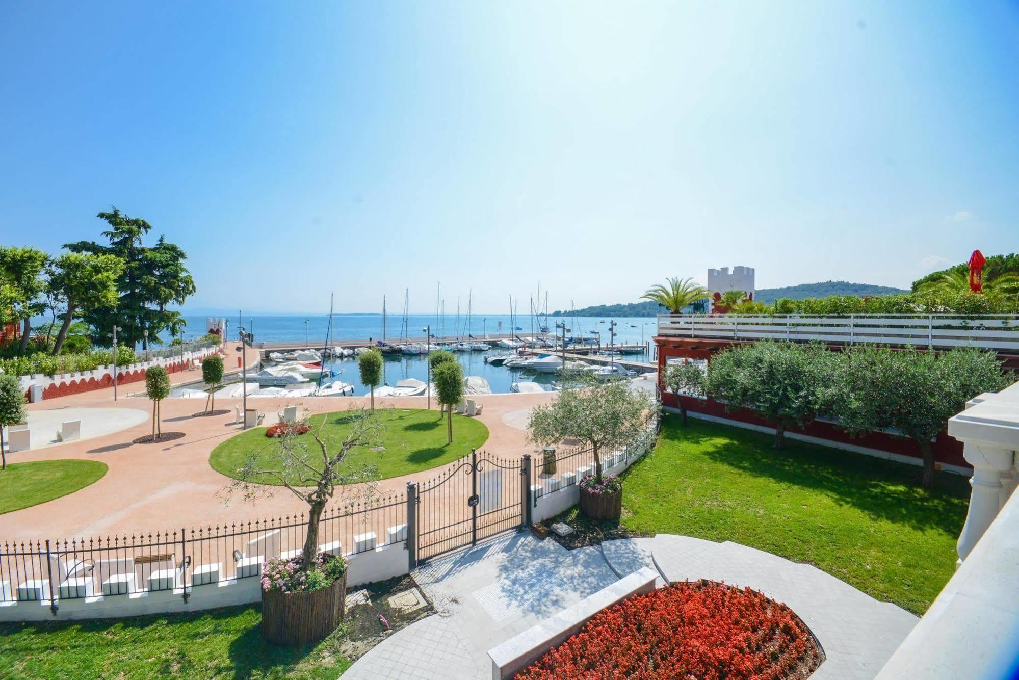 Villa Garuti Village Padenghe sul Garda Luaran gambar